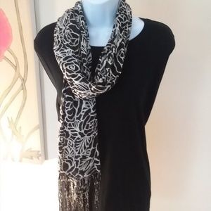 Woven Scarf Ivory/Black Print